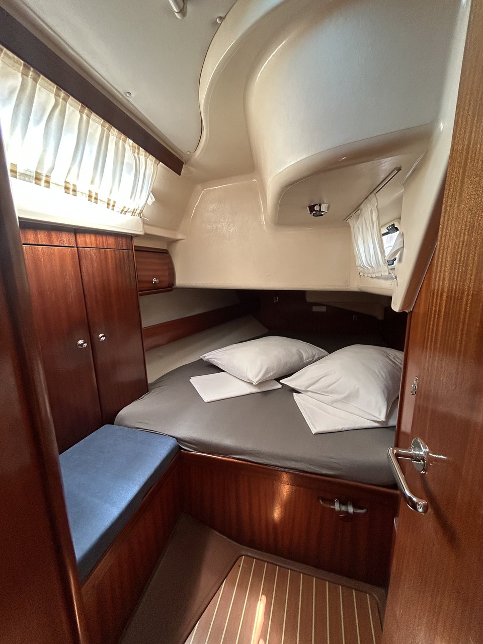 Bavaria 49 — photo 12