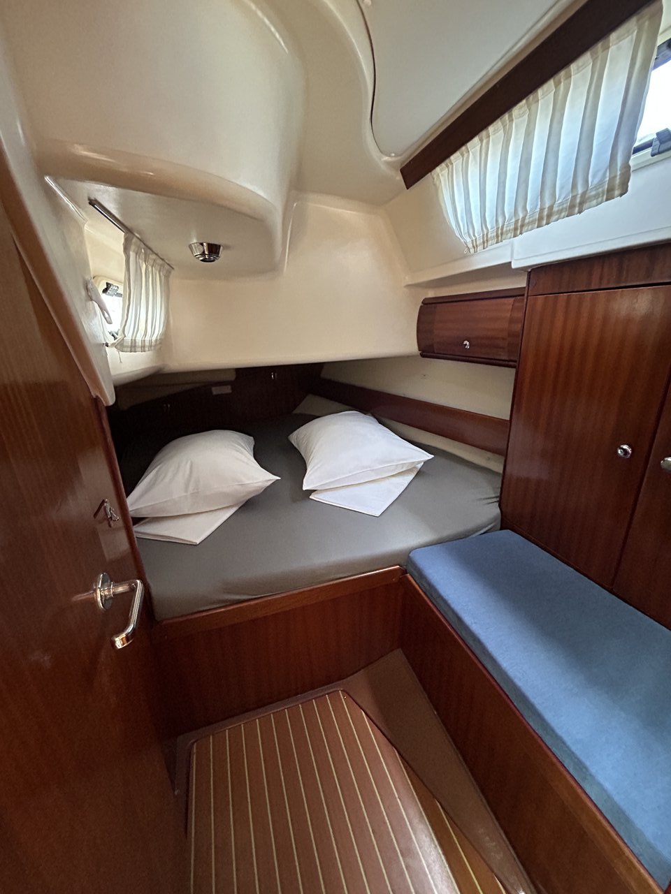 Bavaria 49 — photo 13