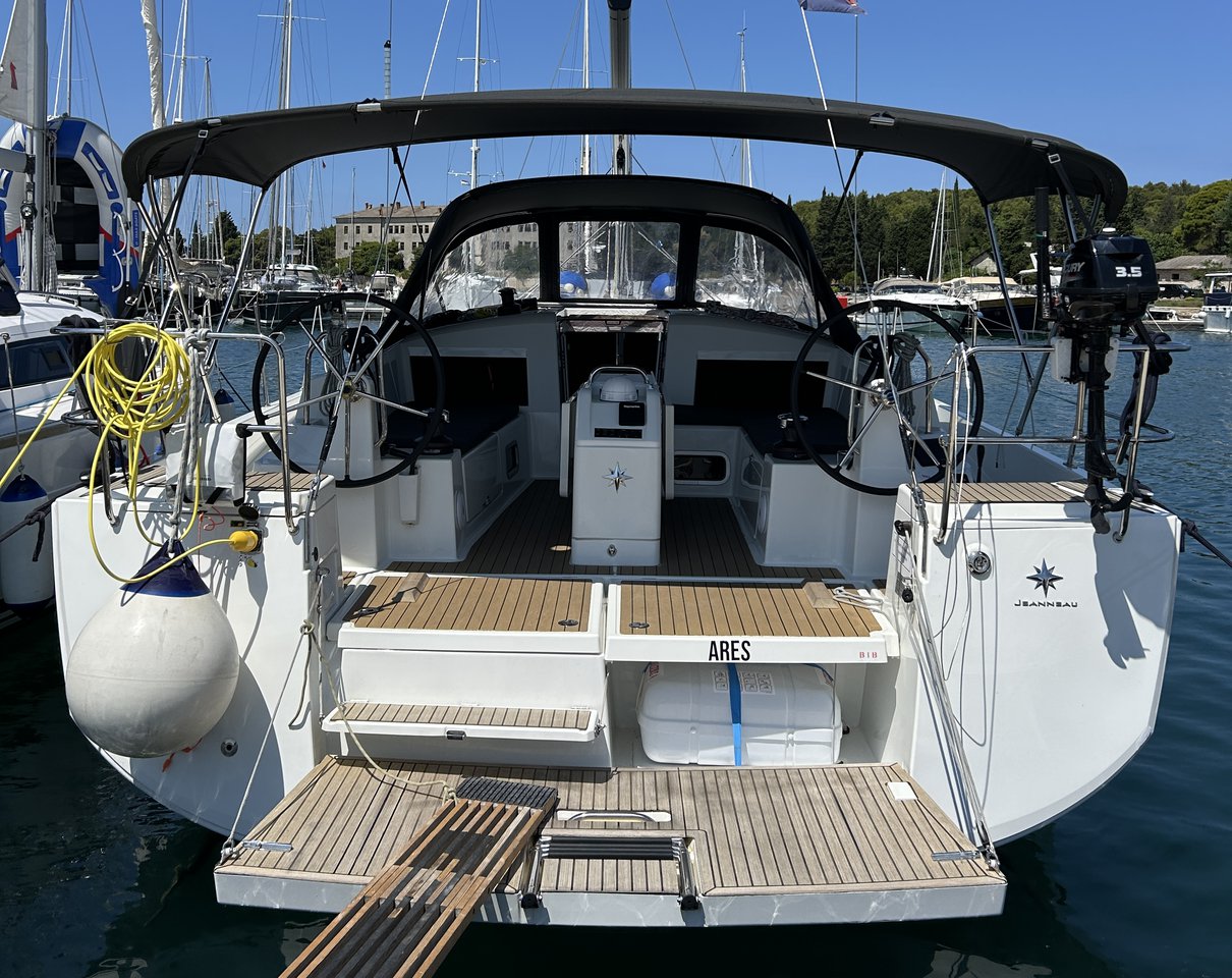 Sun Odyssey 440 - 4 cab. — photo 1