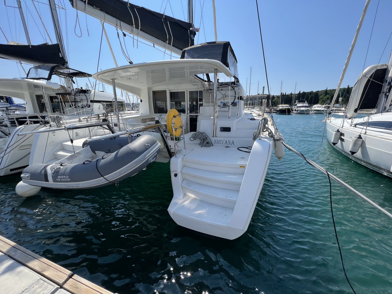 Lagoon 39 - 4 + 2 cab. — photo 1