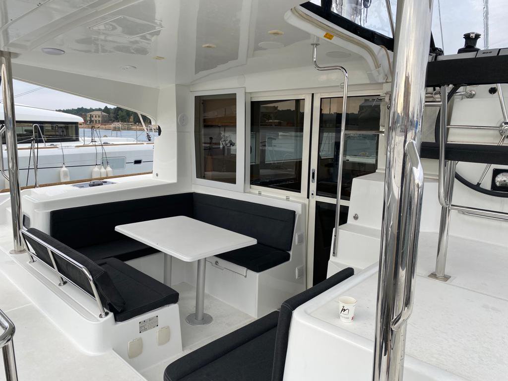 Lagoon 39 - 4 + 2 cab. — photo 4