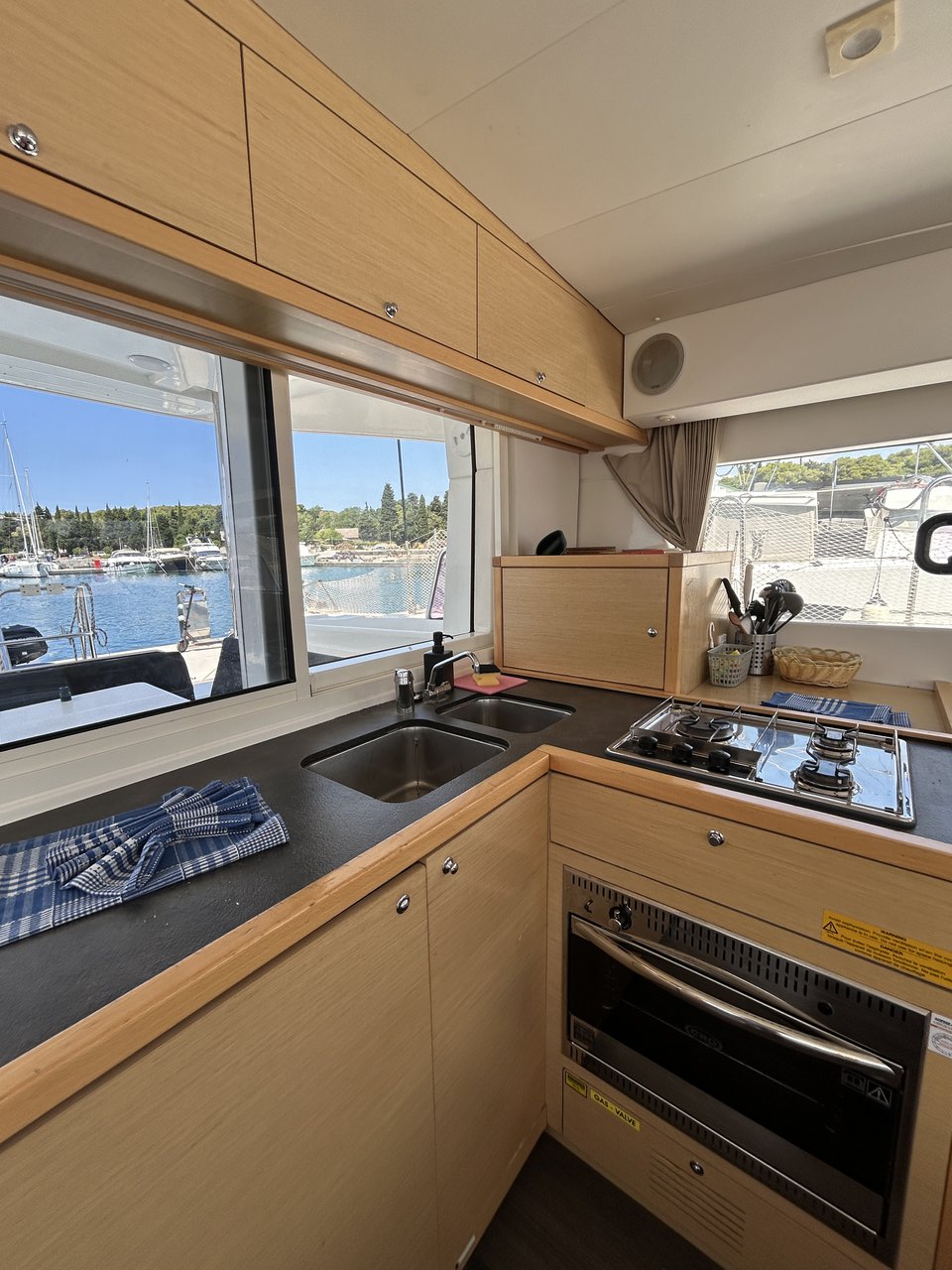Lagoon 39 - 4 + 2 cab. — photo 11