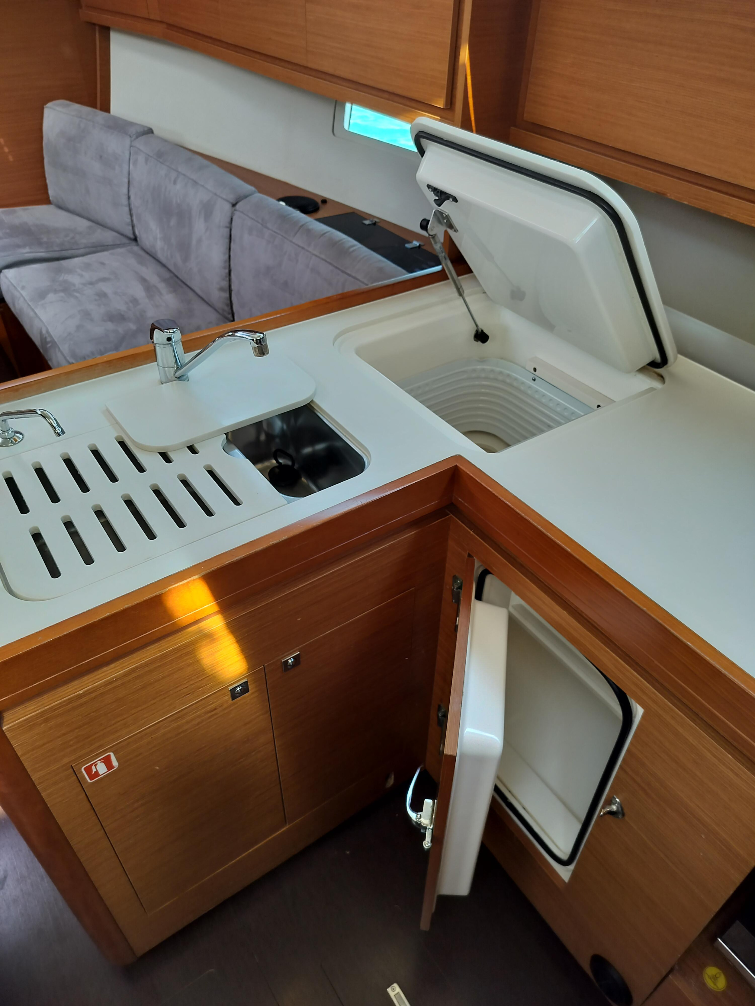 Dufour 382 GL — photo 7