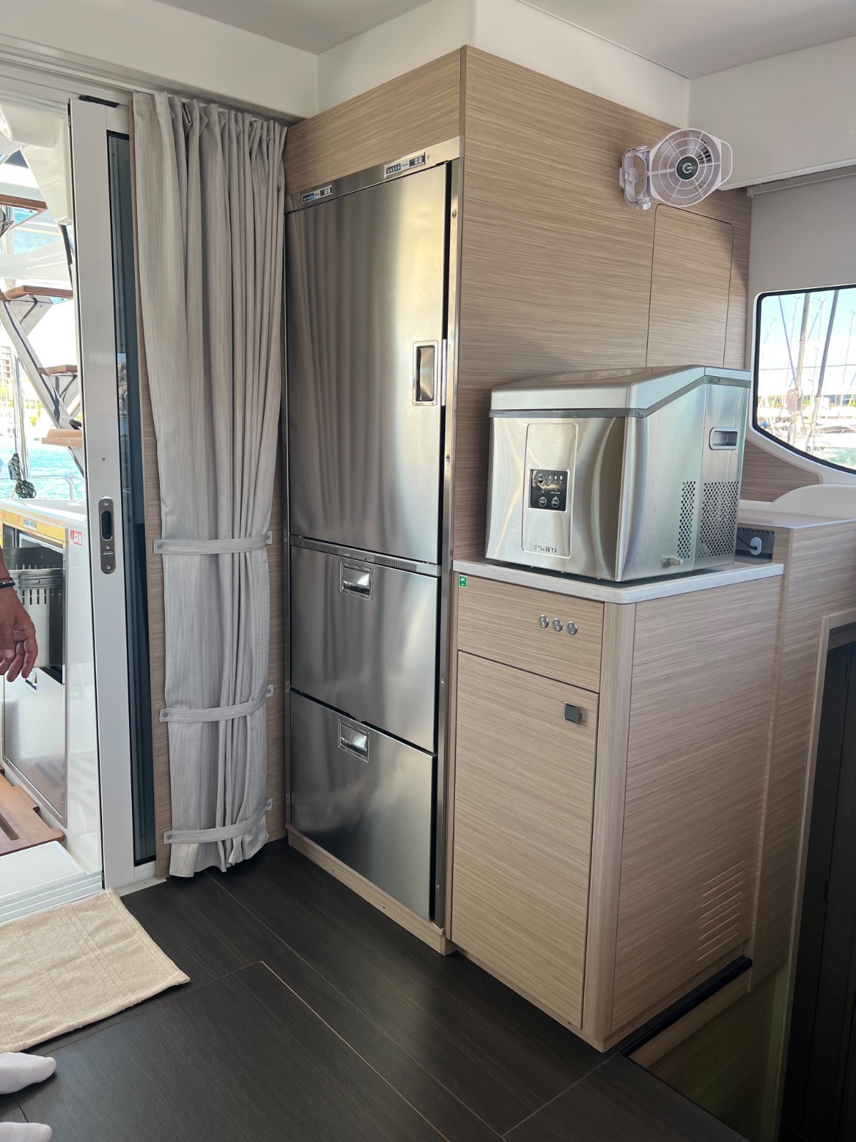 Lagoon 43 - 4 + 1 cab. — photo 8