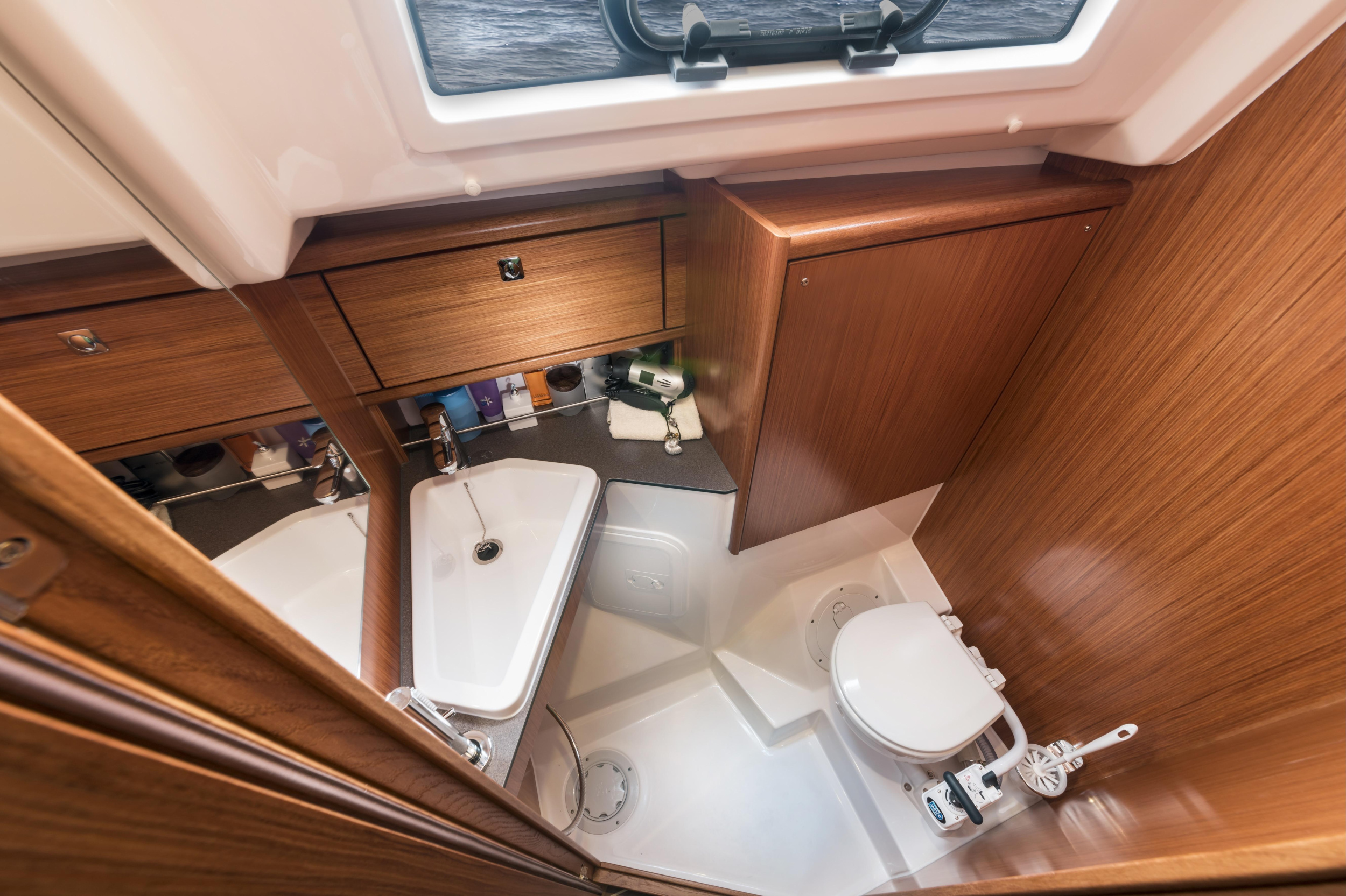 Bavaria Cruiser 34 — photo 15