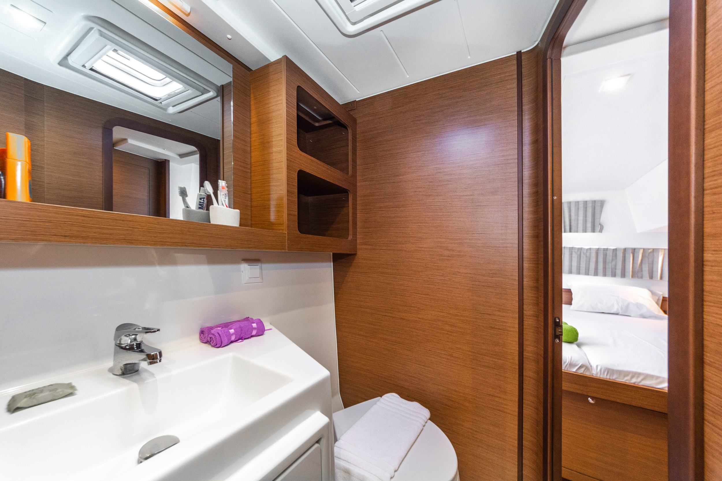 Lagoon 42 - 4 + 1 cab. — photo 4