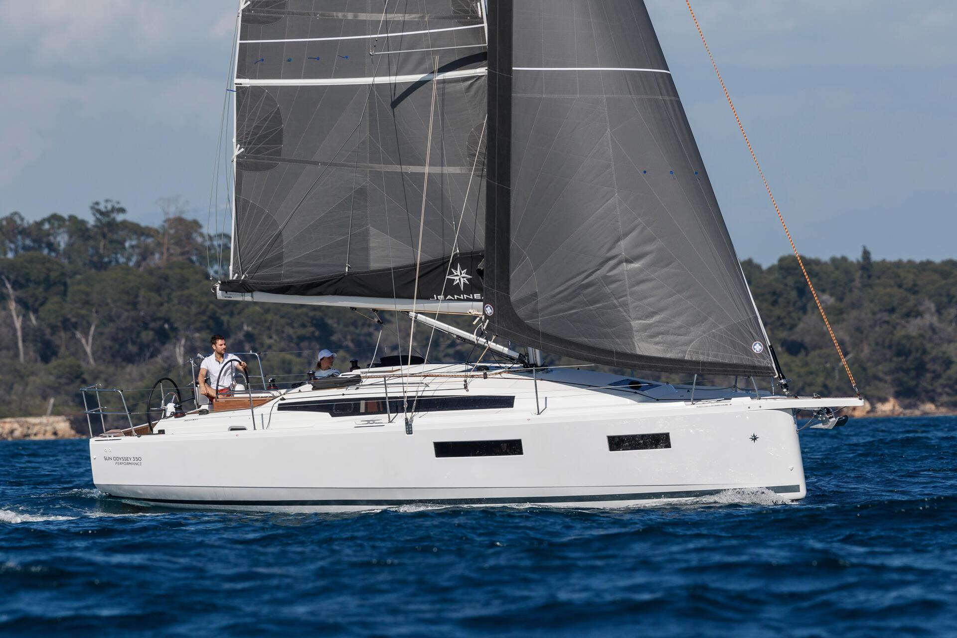 Sun Odyssey 350 - 3 cab. — photo 3