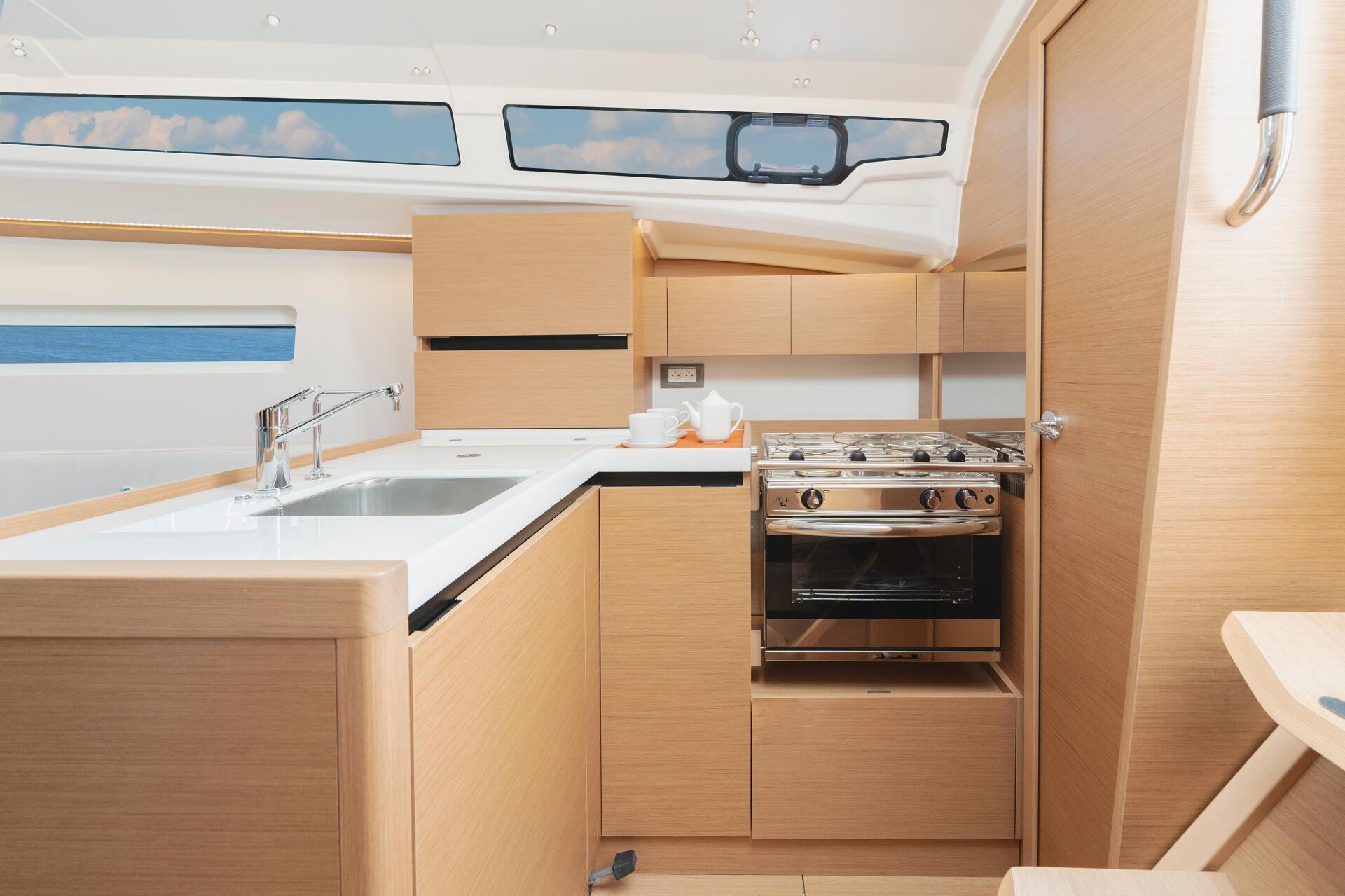 Sun Odyssey 350 - 3 cab. — photo 7
