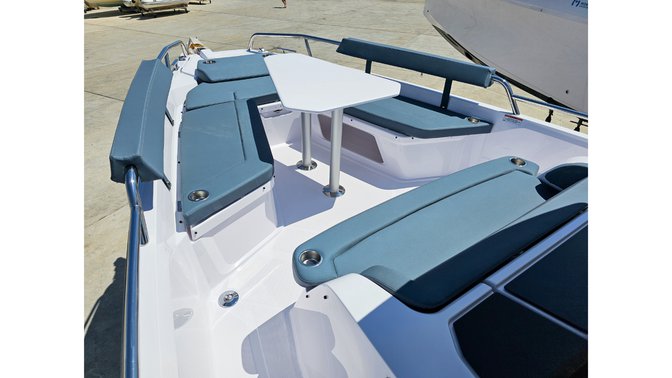 Axopar 29 XC Cross Cabin — photo 13