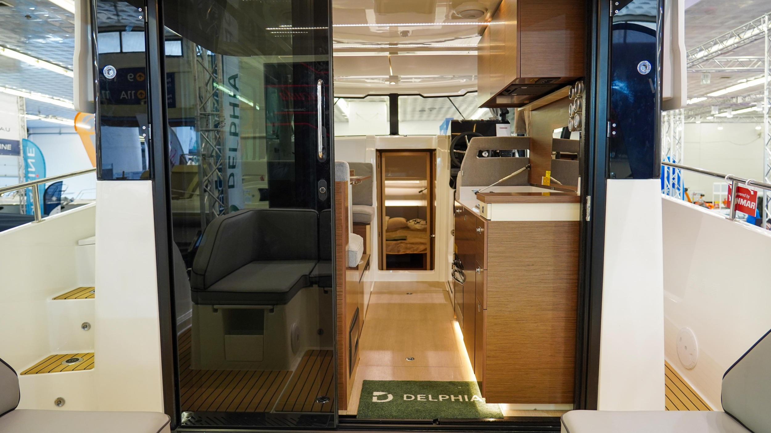 Delphia 10 Sedan — photo 9