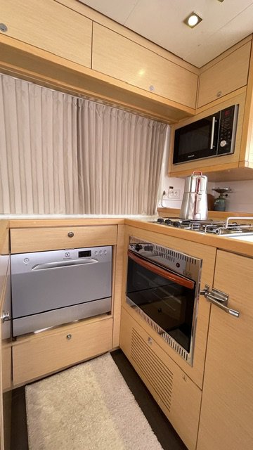 Lagoon 450 F - 3 + 1 cab. — photo 12