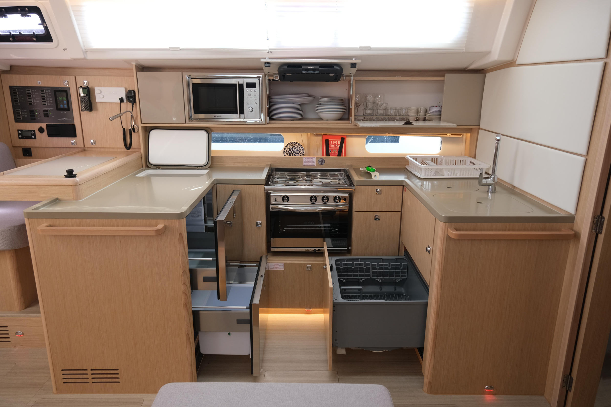 Bavaria C46 - 3 cab. — photo 14