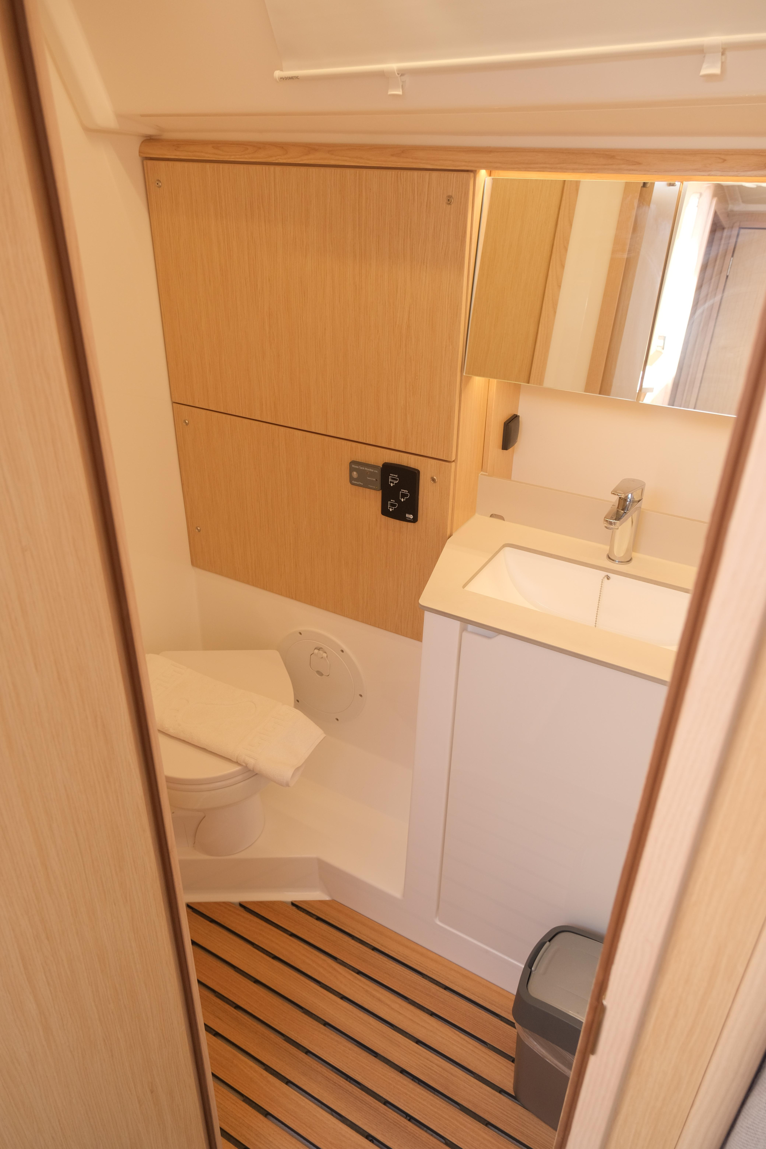 Bavaria C46 - 3 cab. — photo 24