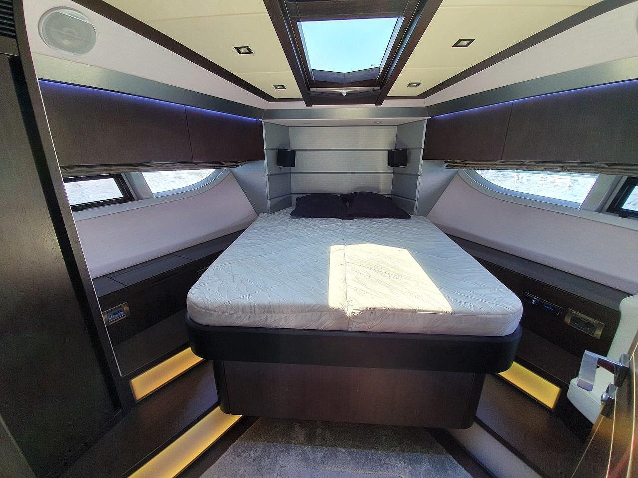 Galeon 700 Skydeck - 4 + 1 cab. — photo 10