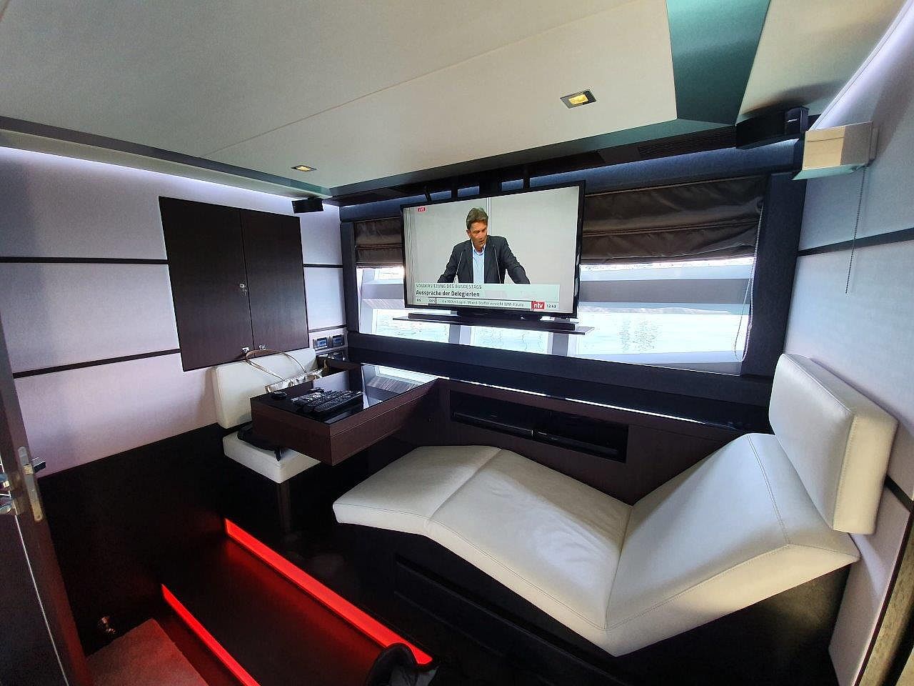 Galeon 700 Skydeck - 4 + 1 cab. — photo 14