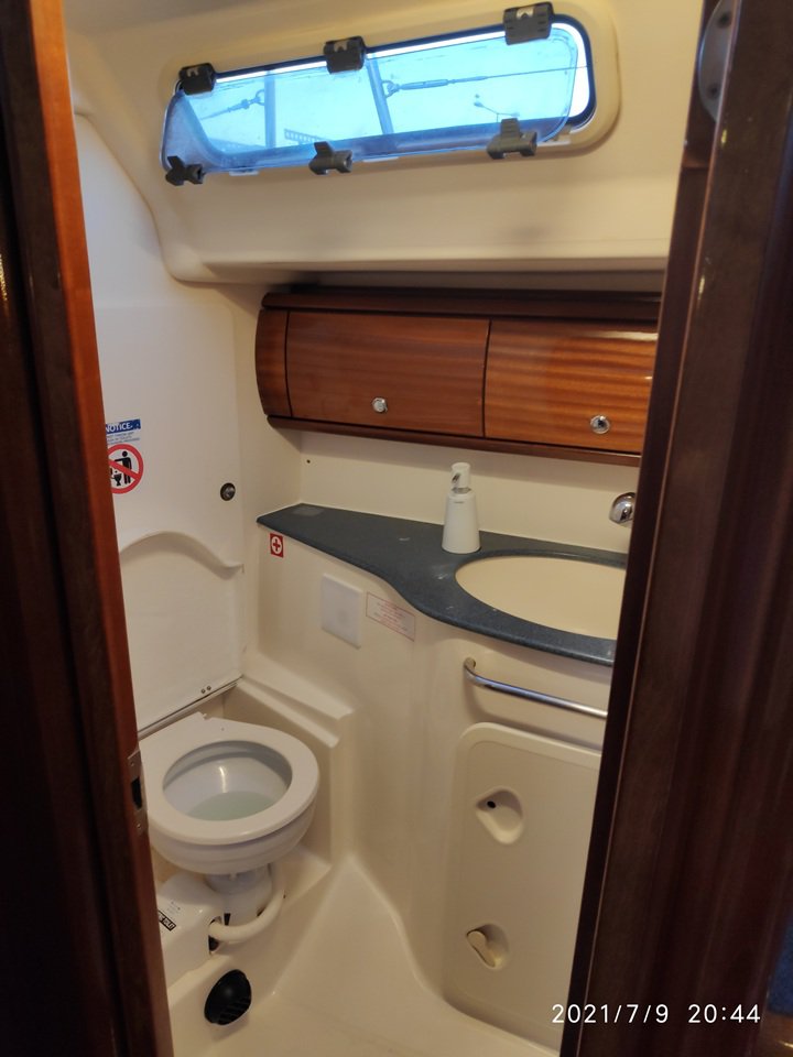 Bavaria 44 — photo 10