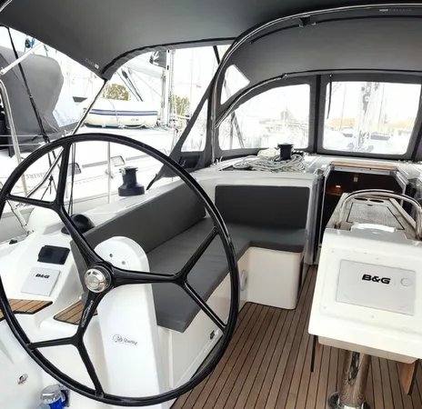 Bavaria C42 — photo 3