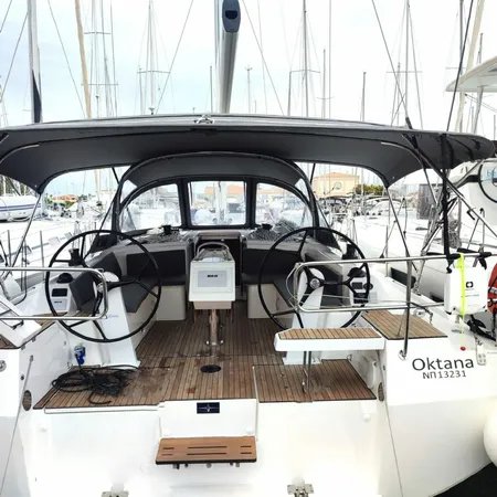 Bavaria C42 — photo 8