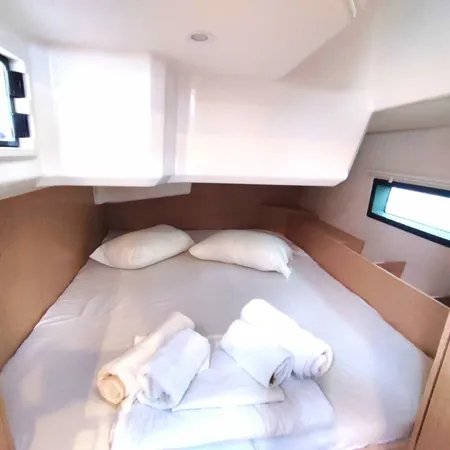 Bavaria C42 — photo 11