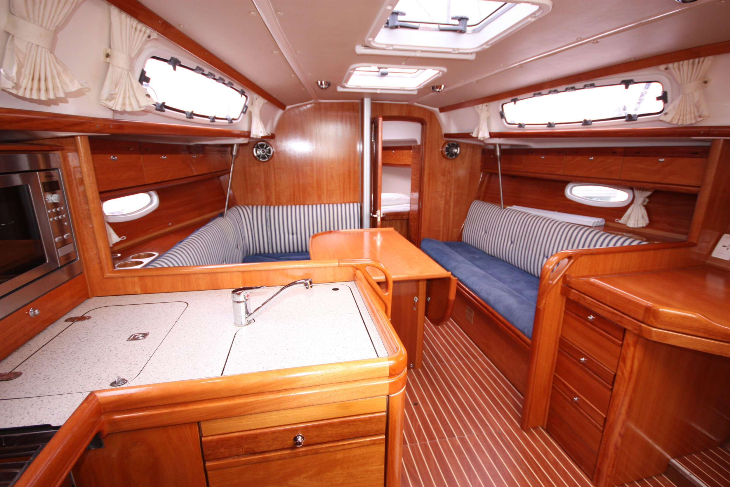 Bavaria Cruiser 34 — photo 23