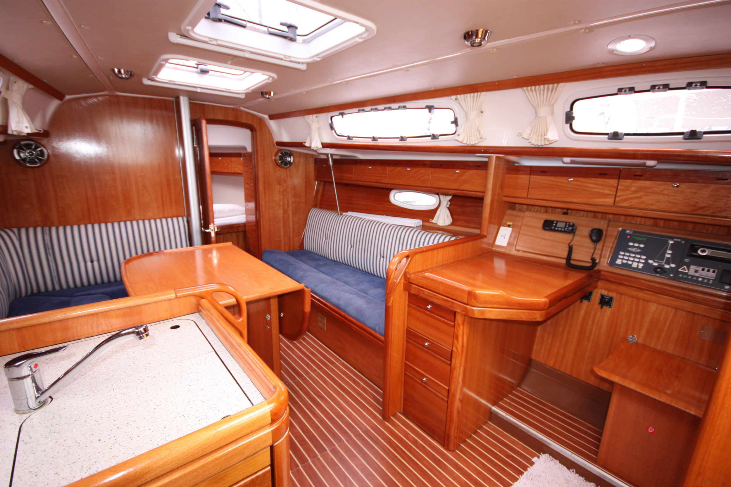 Bavaria Cruiser 34 — photo 24