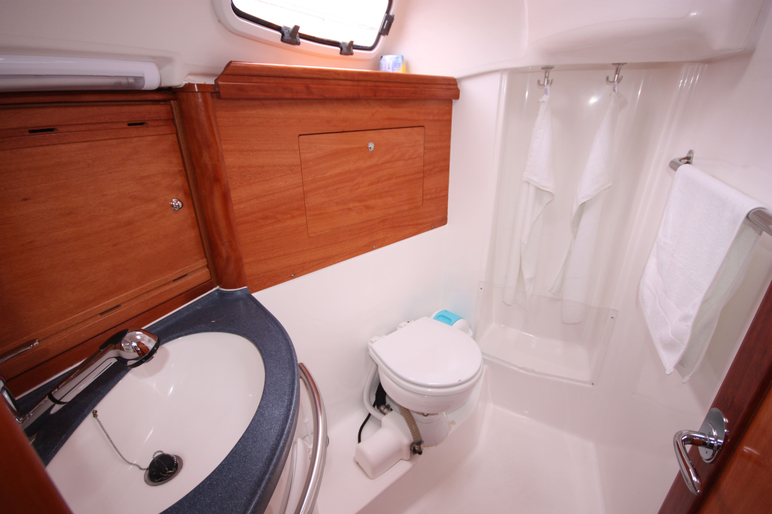 Bavaria Cruiser 34 — photo 27