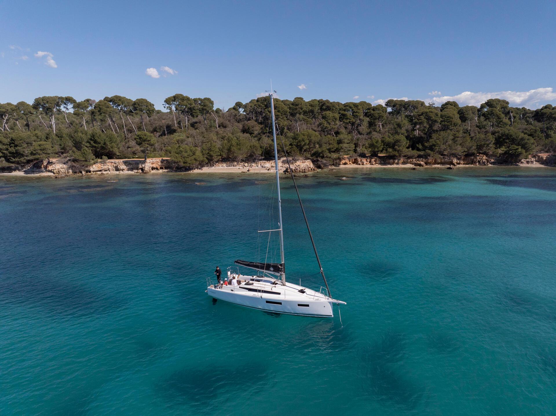 Sun Odyssey 350 - 2 cab. — photo 3