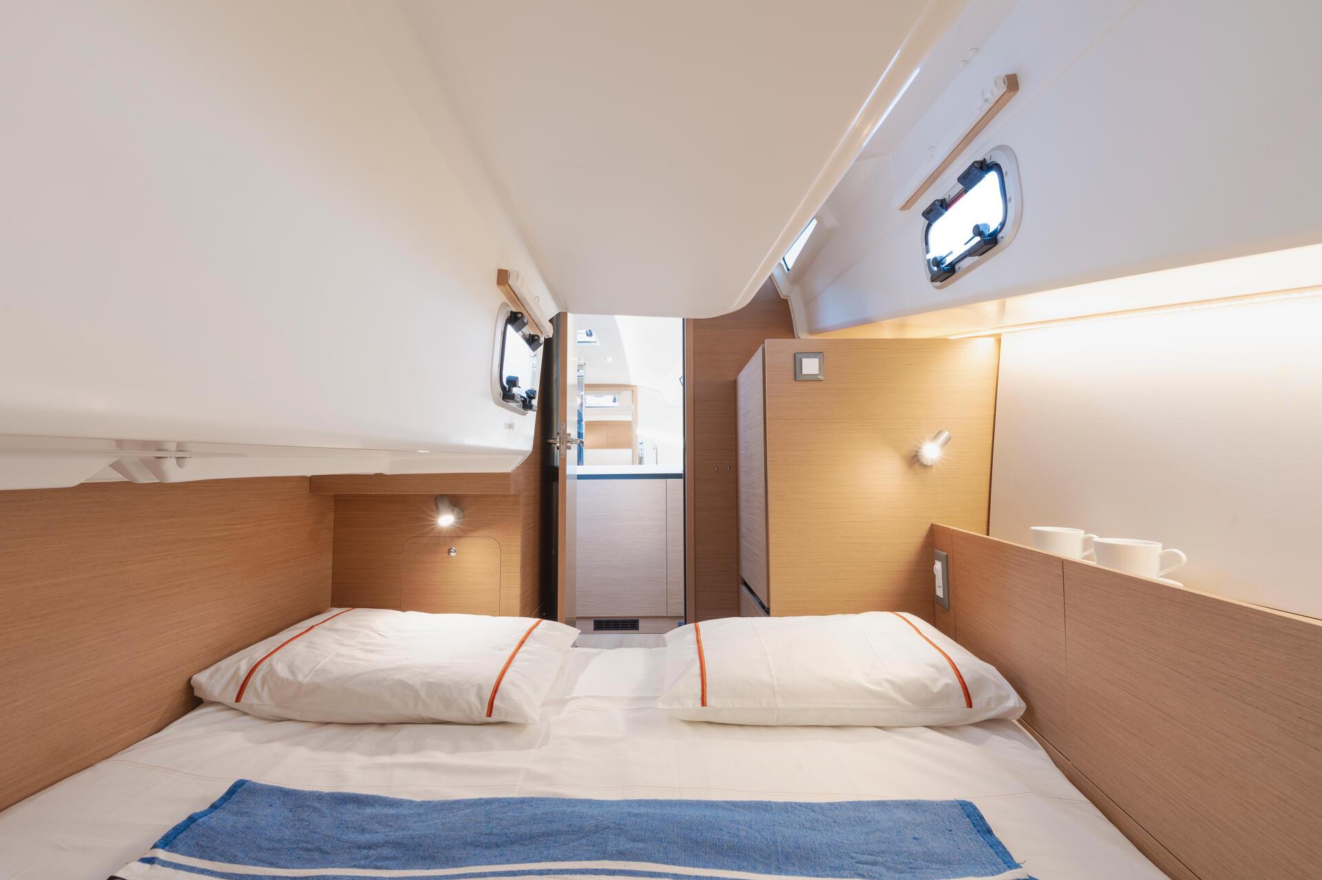 Sun Odyssey 350 - 2 cab. — photo 15