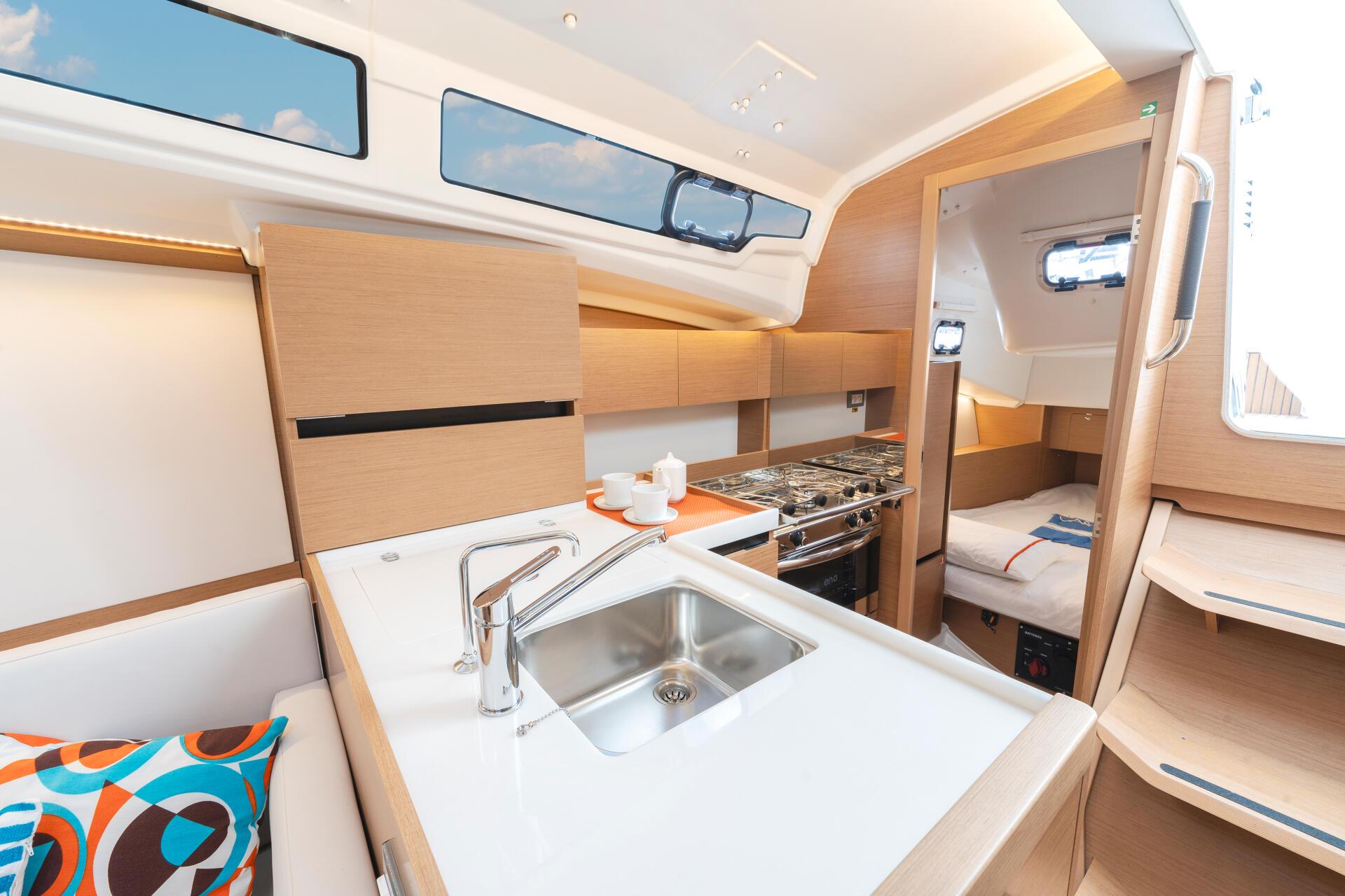 Sun Odyssey 350 - 3 cab. — photo 11