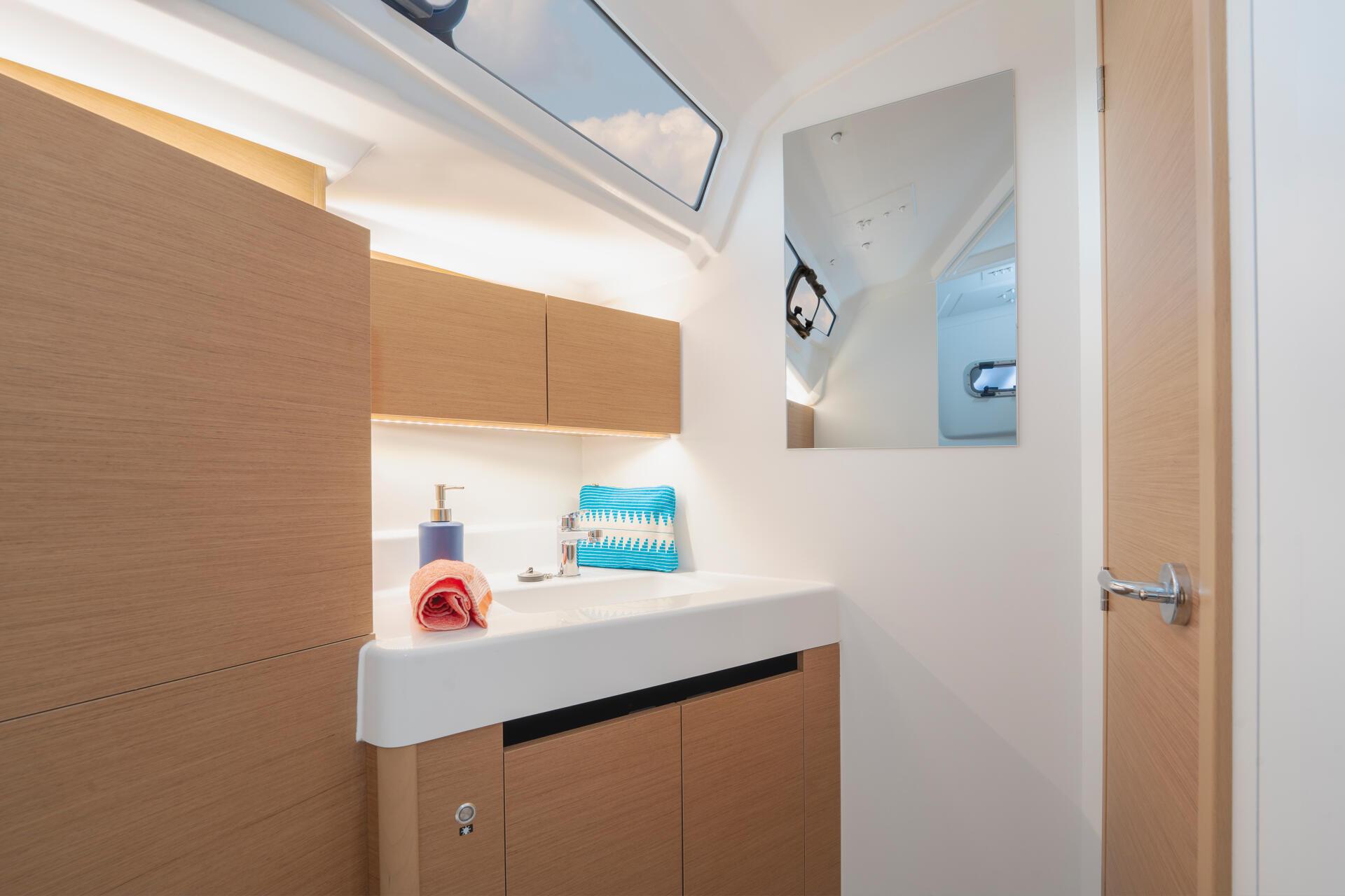 Sun Odyssey 350 - 3 cab. — photo 17