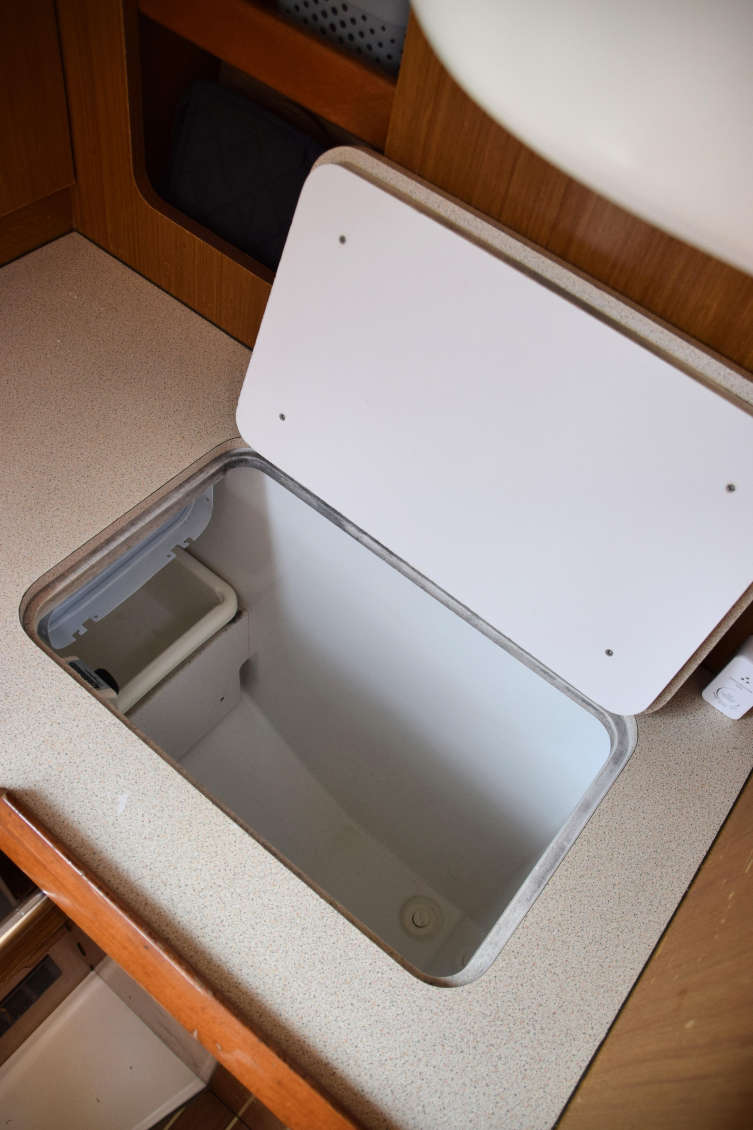 Sun Odyssey 32i — photo 8