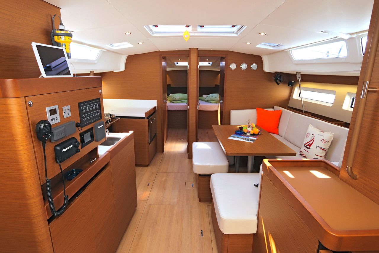 Photo #9 - Sun Odyssey 490 - 5 cab. (Avra) in Lavrion - 44419