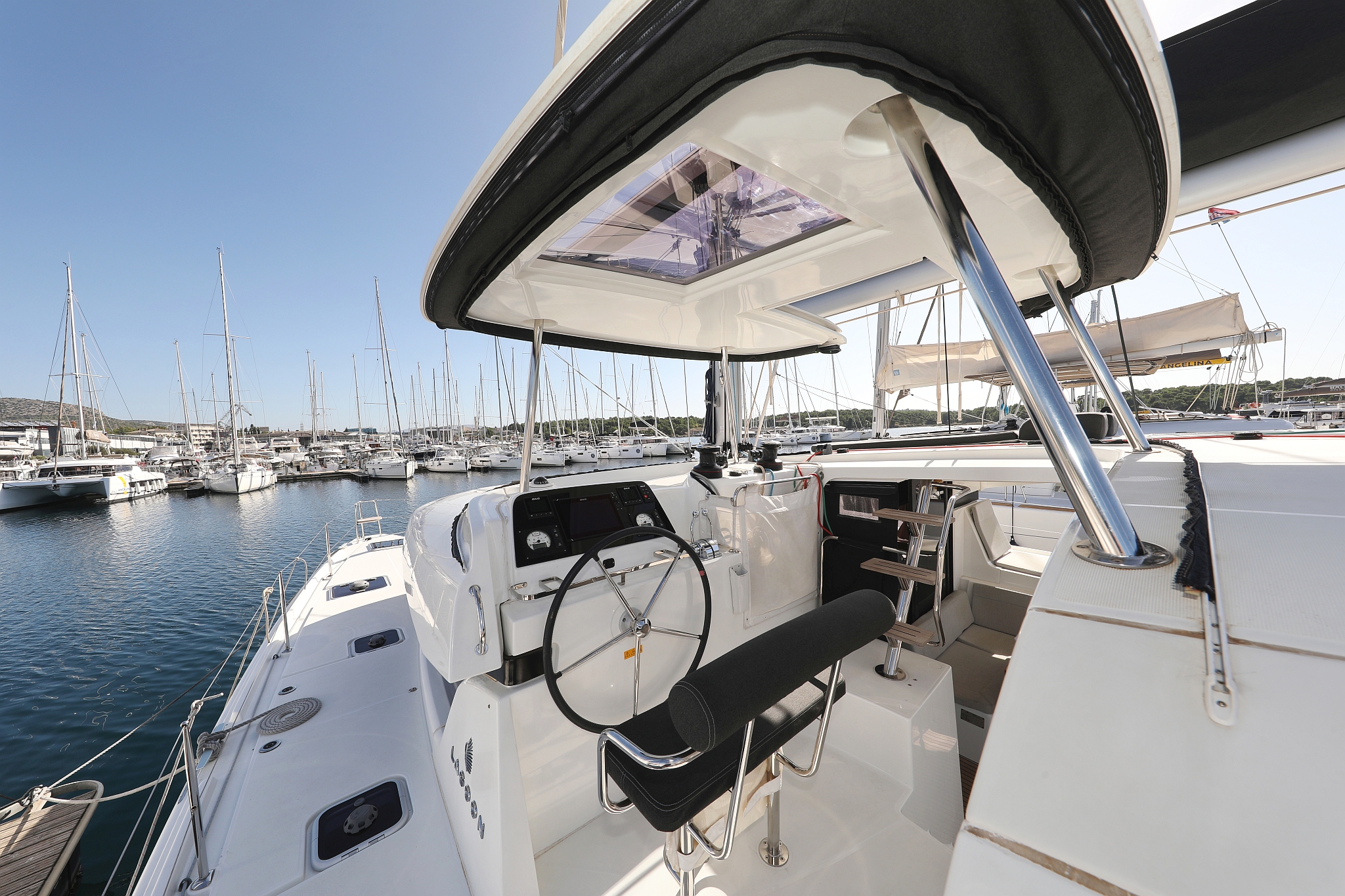 Photo #8 - Lagoon 42 - 4 + 2 cab. (Media Luna) in Sibenik - 44440