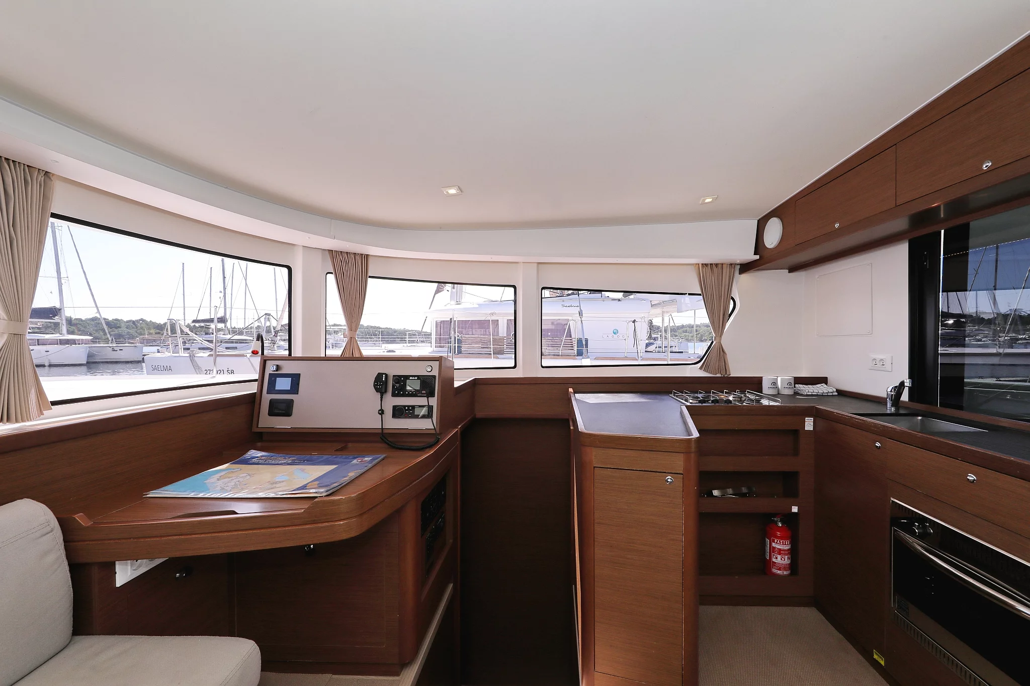 Lagoon 42 - 4 + 2 cab. (Media Luna)  - 17