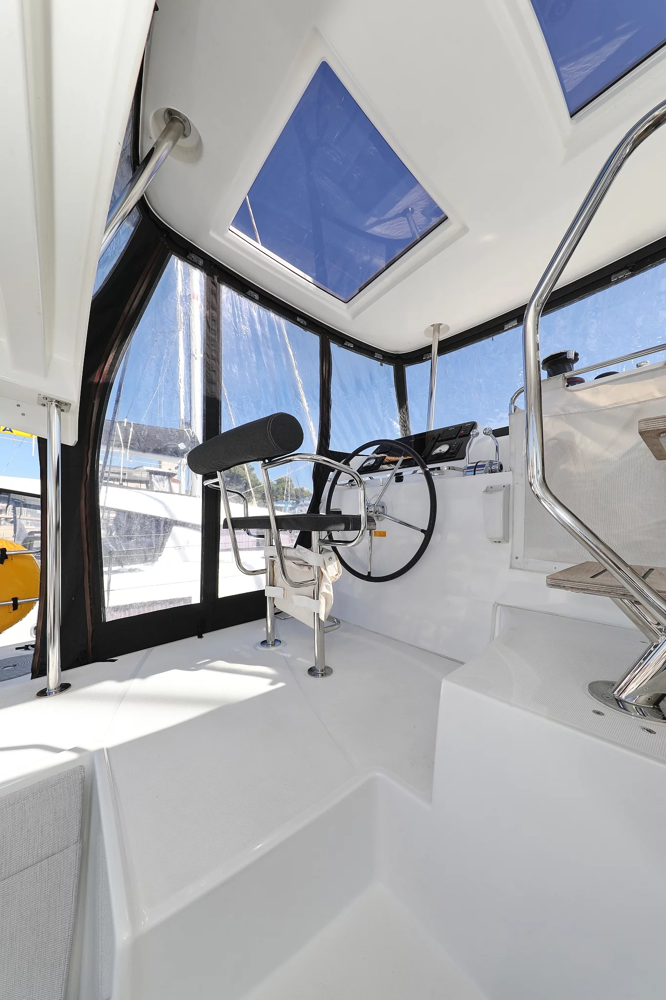 Lagoon 42 - 4 + 2 cab. (Media Luna)  - 45