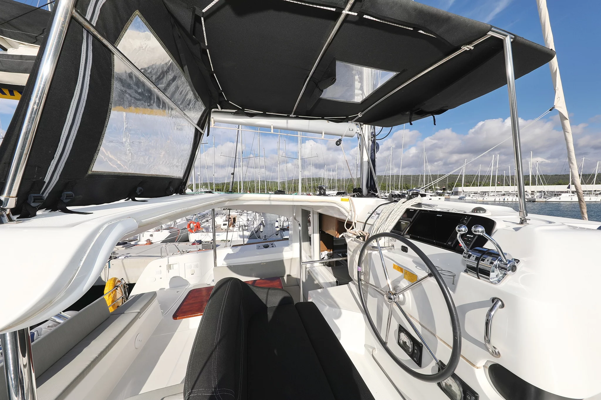 Lagoon 40 - 4 + 2 cab (La Luna)  - 8