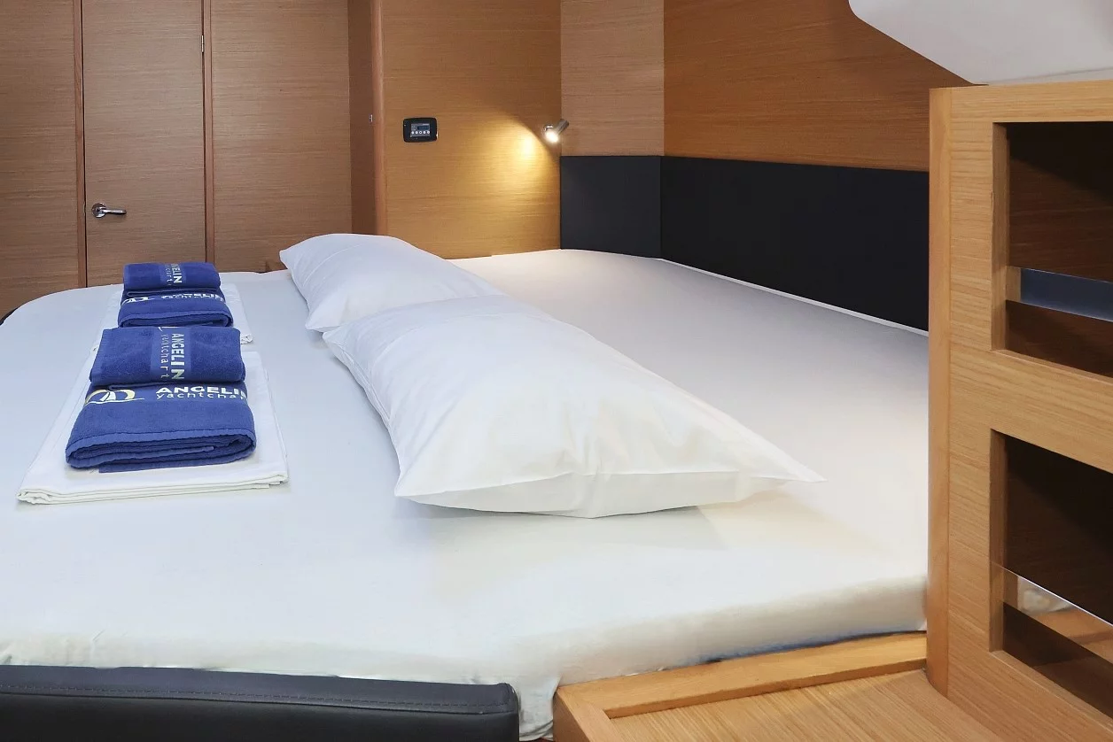 Dufour 48 Catamaran - 5 + 1 cab. (Make Me Yours)  - 26