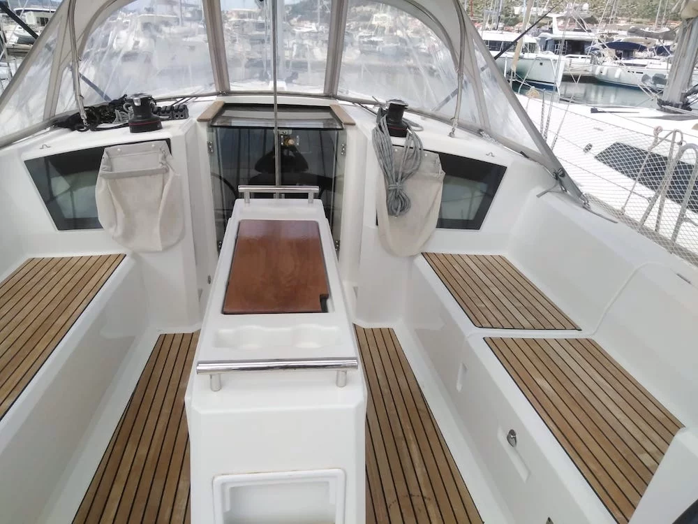 Oceanis 38.1 (Bordeaux)  - 5
