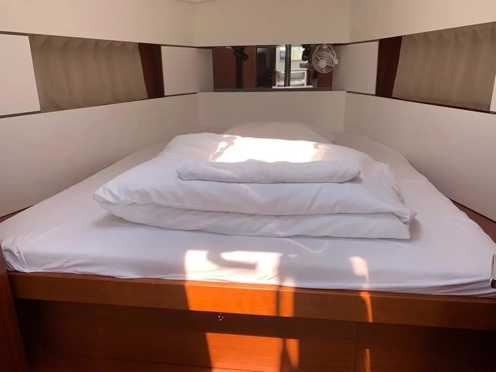 Oceanis 38.1 (Bordeaux)  - 8
