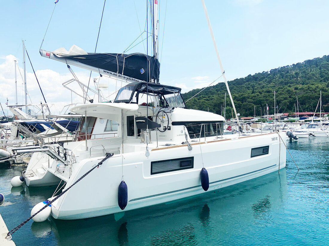 Photo #3 - Lagoon 40 - 4 + 2 cab (Candy) in Split - 44468