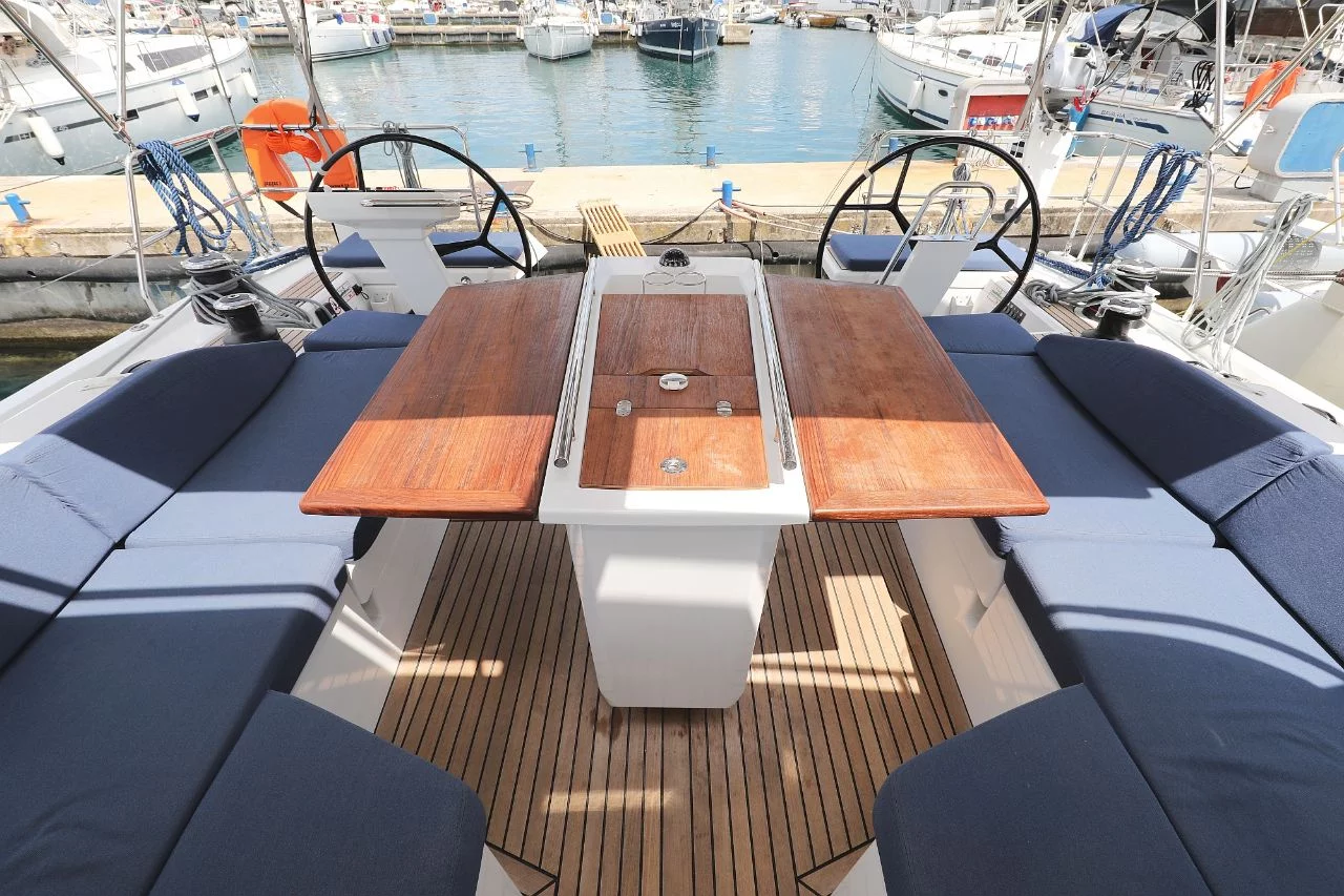 Oceanis 51.1 - 5 + 1 cab. (Zephyr B)  - 13