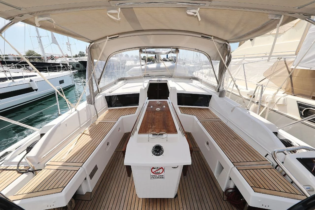 Oceanis 46.1 (Mr.White)  - 37