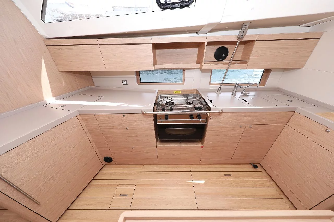 Oceanis 46.1 (Mr.White)  - 7