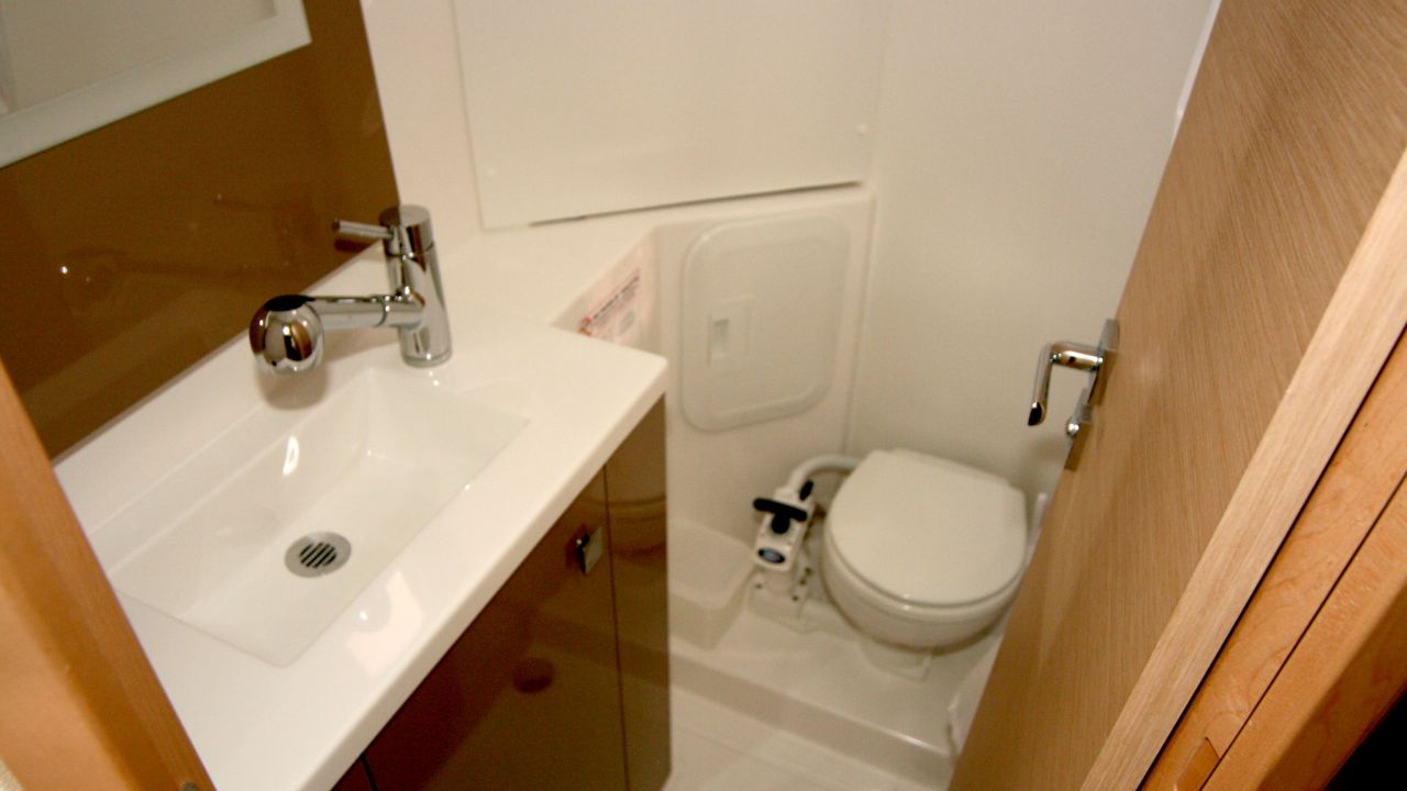 Photo #25 - Fountaine Pajot Lucia 40 - 4 cab. (Luna Rossa II) in Krk - 44543