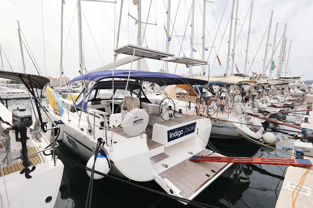 Bavaria C45 Holiday (Indigo)  - 3