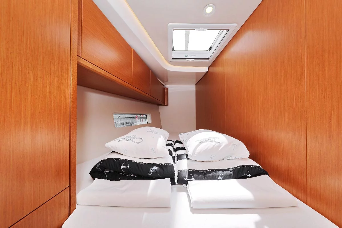 Bavaria C45 Holiday (Indigo)  - 23