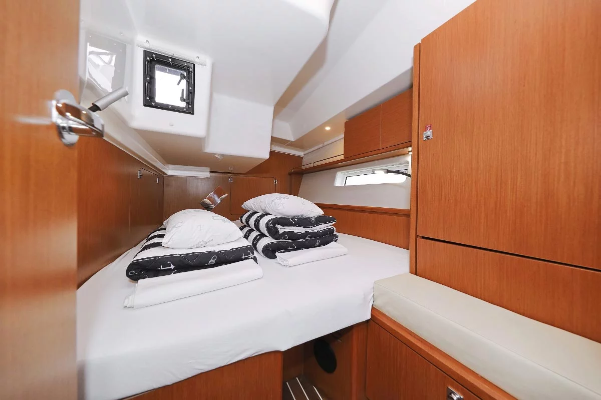 Bavaria C45 Holiday (Indigo)  - 25