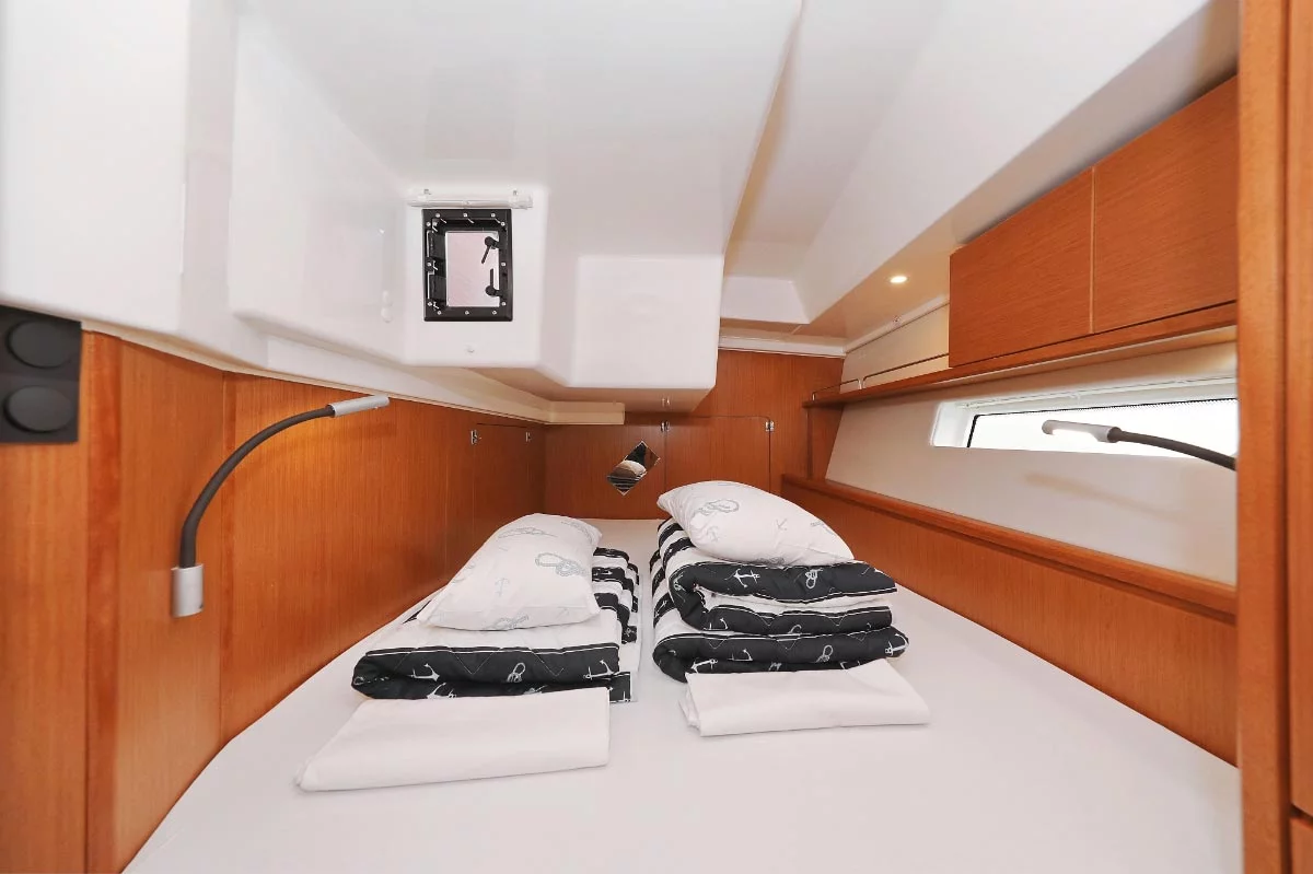 Bavaria C45 Holiday (Indigo)  - 26