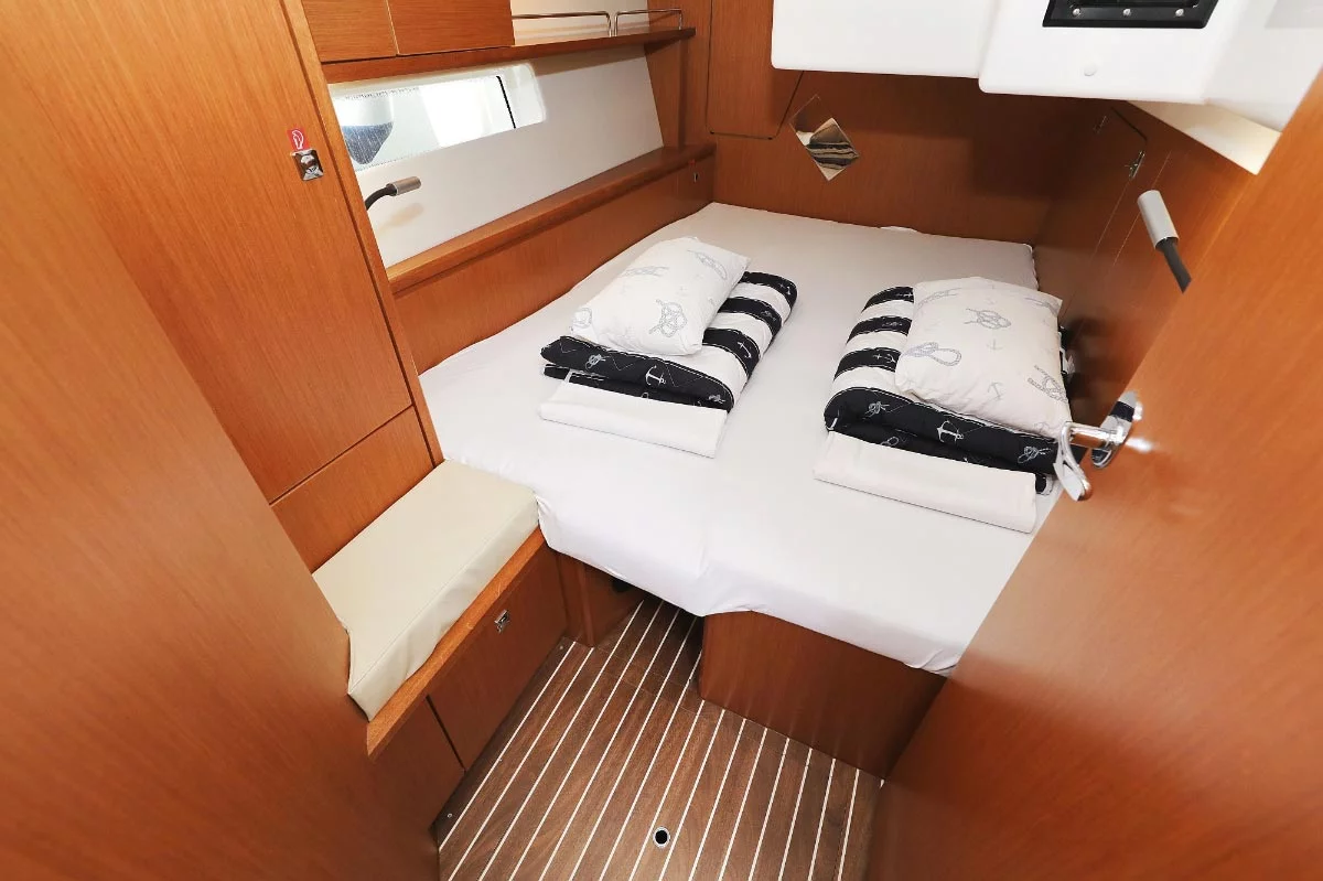 Bavaria C45 Holiday (Indigo)  - 27