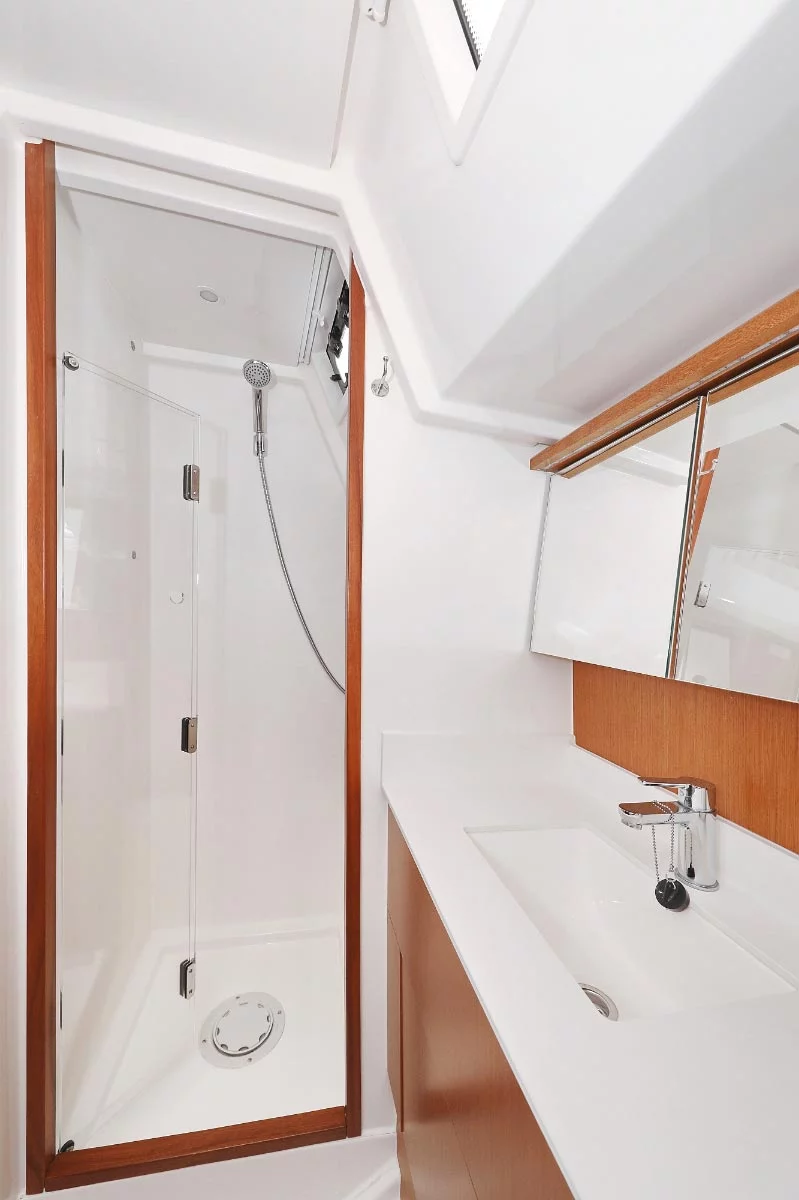 Bavaria C45 Holiday (Indigo)  - 34